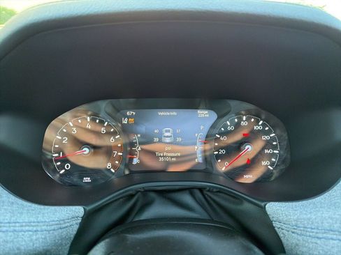 Used 2025 Jeep Compass Latitude w/ Sun & Sound Group image 12