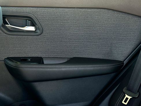 Used 2023 Nissan Rogue SV image 15