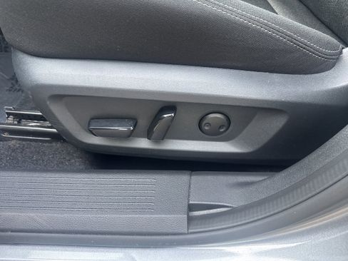 Used 2025 Nissan Rogue SV AWD/4WD image 6