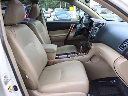 Used 2013 Toyota Highlander Limited AWD/4WD image 16