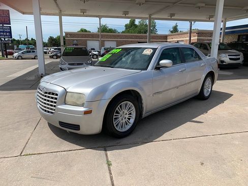 Used 2005 Chrysler 300 Touring RWD image 3