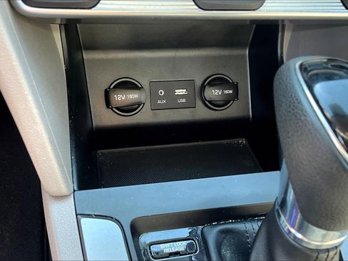 Used 2019 Hyundai Elantra SE image 34