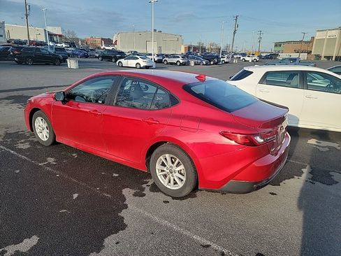 Used 2025 Toyota Camry LE image 5