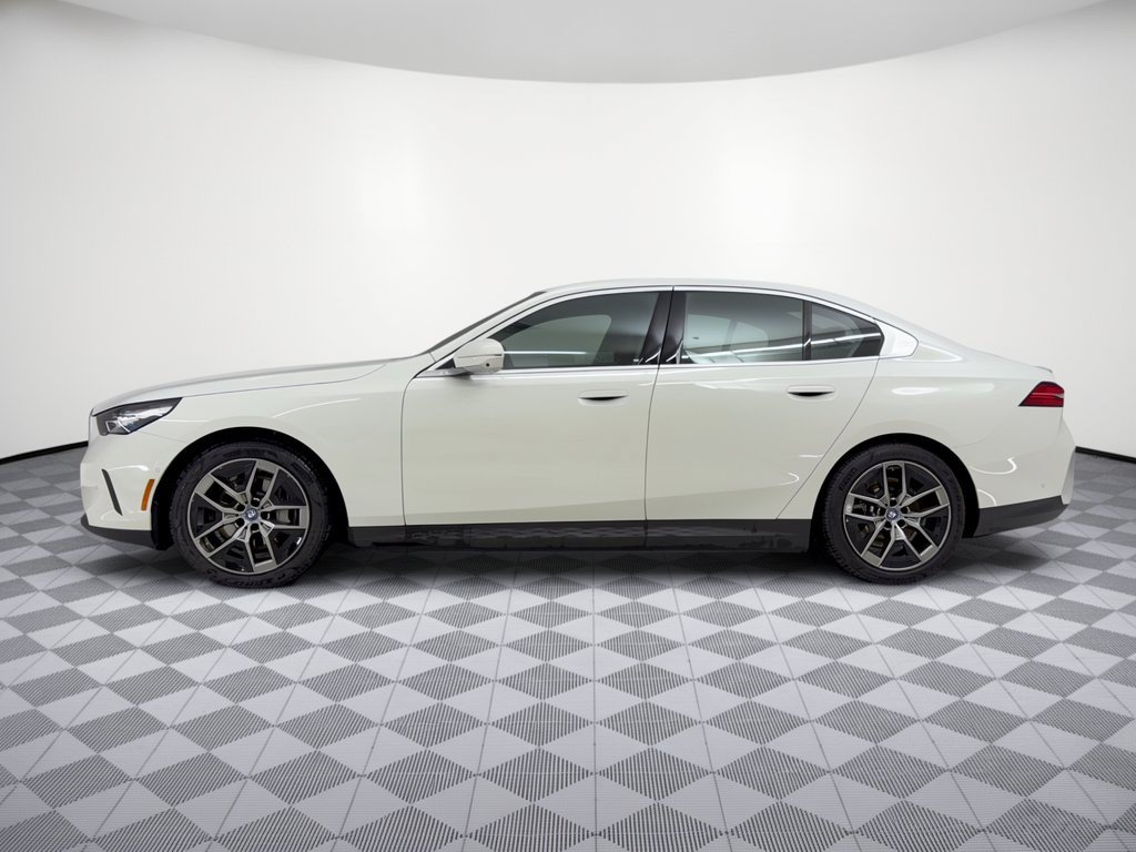 Certified 2024 BMW i5 eDrive40i w/ Premium Package RWD image 2
