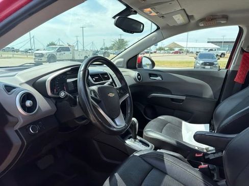 Used 2020 Chevrolet Sonic Premier FWD image 9