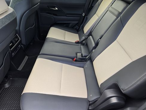 Used 2025 Lexus GX 550 image 39