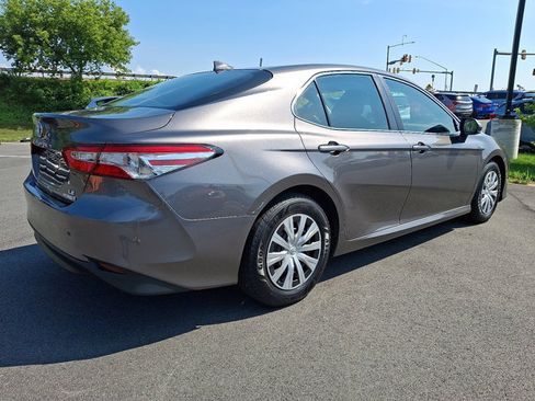 Used 2019 Toyota Camry LE FWD image 7