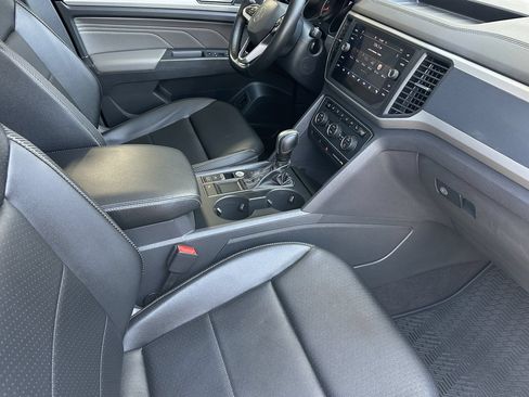 Used 2021 Volkswagen Atlas Cross Sport SE w/ Panoramic Sunroof Package FWD image 15