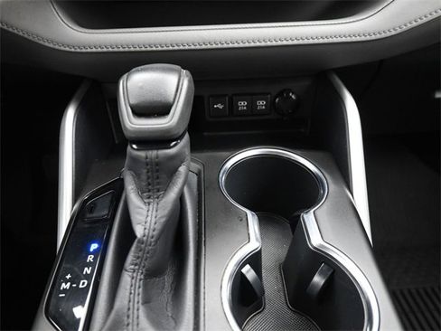 Used 2020 Toyota Highlander L image 35