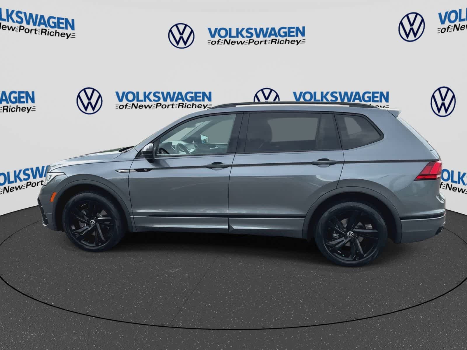 Used 2024 Volkswagen Tiguan SE R-Line FWD image 5