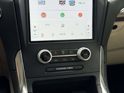 Used 2022 Ford Edge Titanium image 5