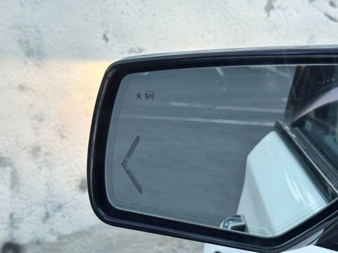 Used 2020 Chevrolet Suburban Premier w/ Premier Plus Edition image 15