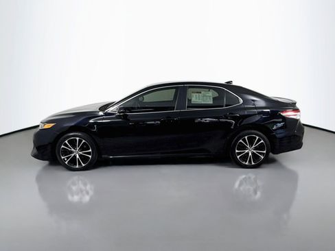 Used 2020 Toyota Camry SE FWD image 2