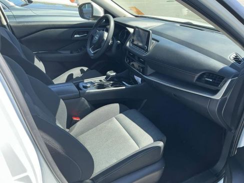 Used 2024 Nissan Rogue SV image 22