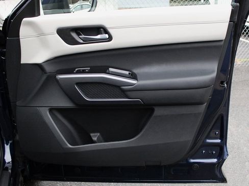 Used 2024 Nissan Pathfinder SL image 17