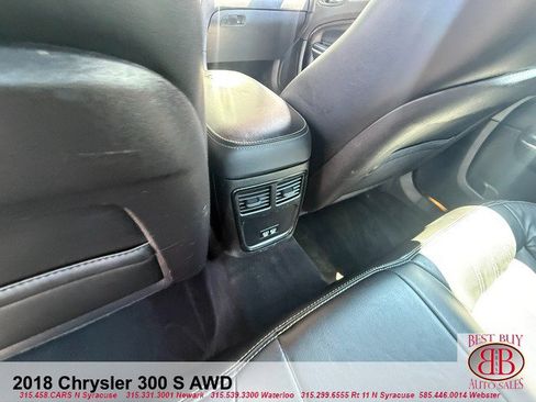 Used 2018 Chrysler 300 S AWD/4WD image 12
