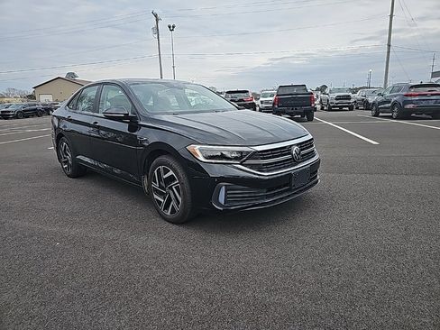 Used 2024 Volkswagen Jetta SEL image 3