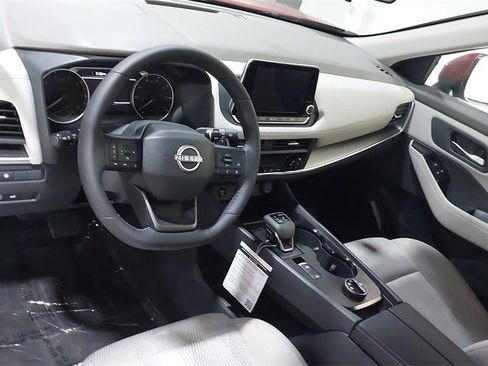 Used 2025 Nissan Rogue SV AWD/4WD image 19