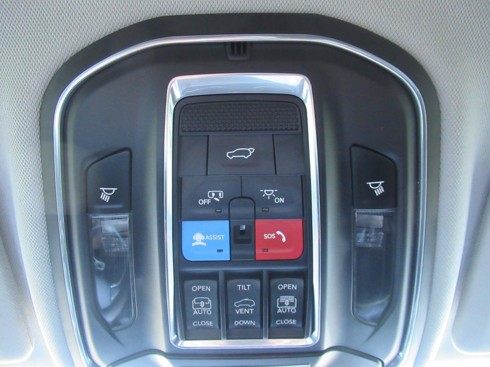 Used 2023 Jeep Grand Cherokee Limited AWD/4WD image 31