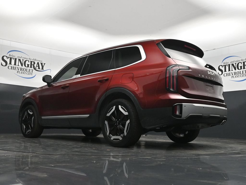 Used 2023 Kia Telluride EX w/ EX Captain's Chair Package FWD image 30