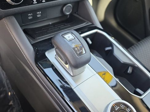 Used 2025 Mitsubishi Outlander ES FWD image 27