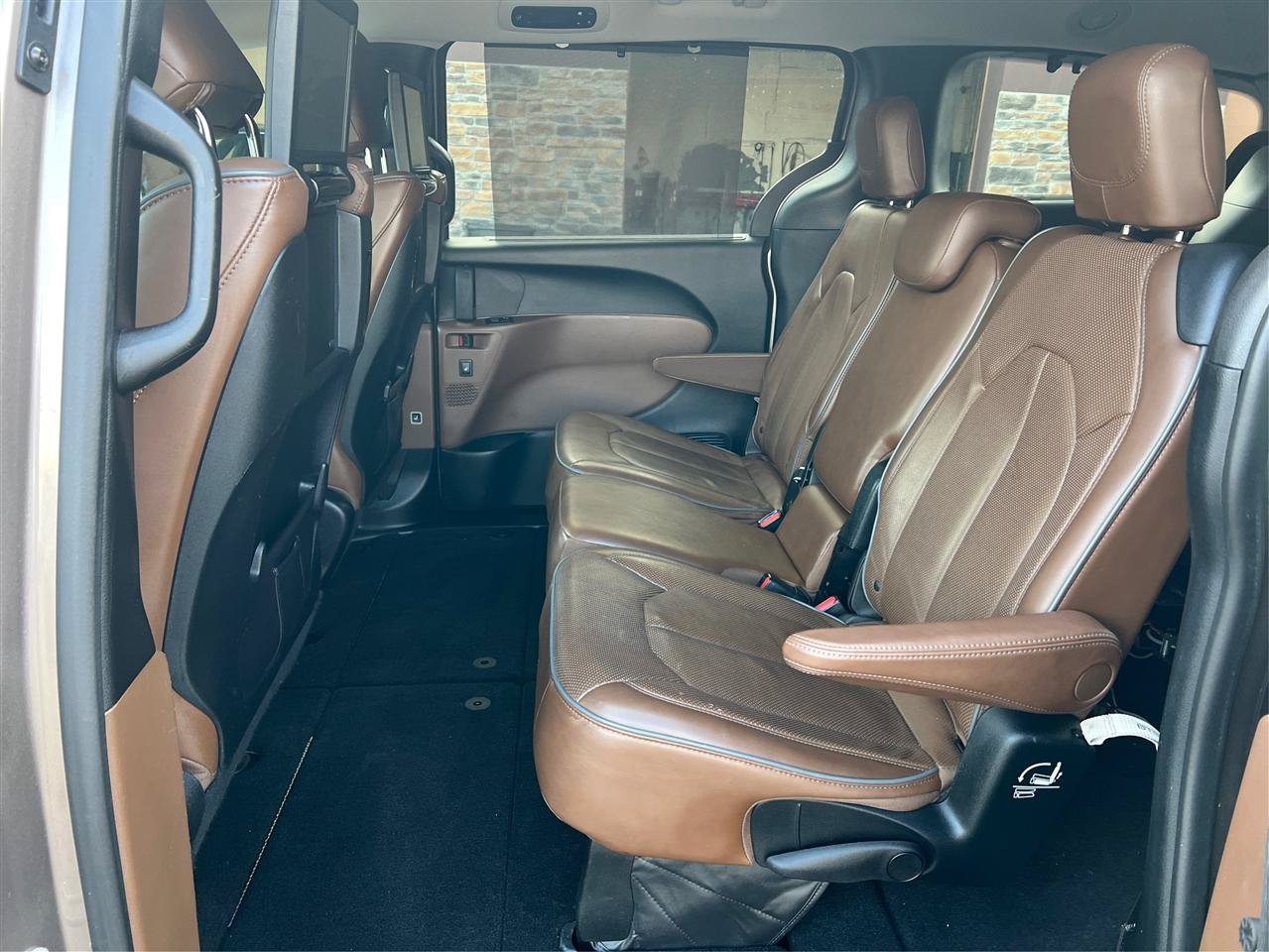 Used 2018 Chrysler Pacifica Limited FWD image 10
