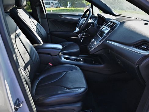 Used 2017 Lincoln MKC Reserve FWD image 14