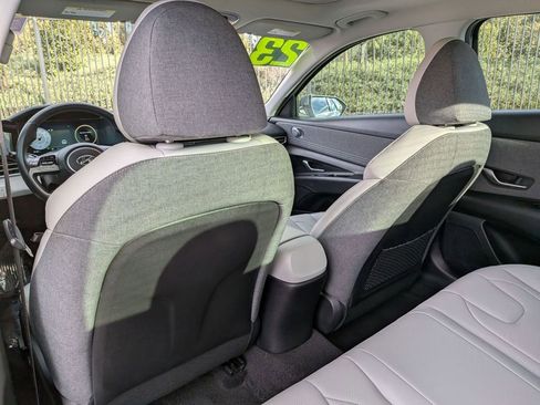 Used 2023 Hyundai Elantra Limited image 27