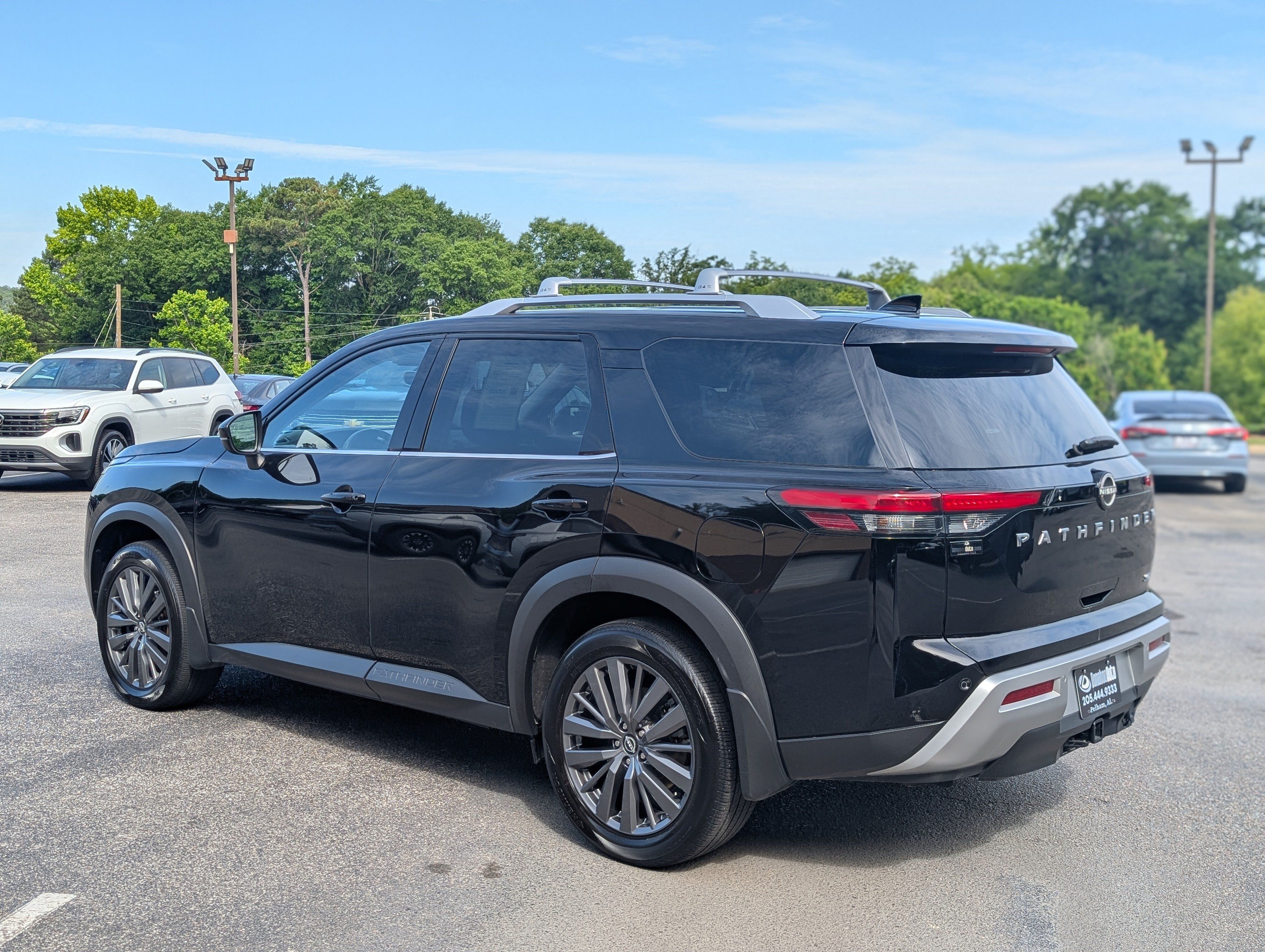 Used 2025 Nissan Pathfinder SL w/ SL Premium Package FWD image 7