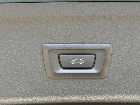 Used 2025 BMW iX xDrive50 w/ Sport Package image 16