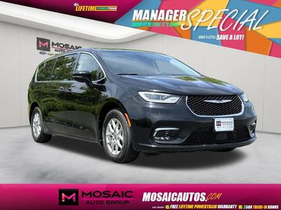 Used 2024 Chrysler Pacifica Touring-L