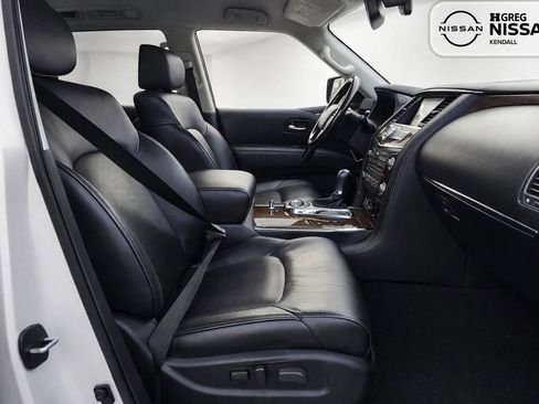 Used 2017 INFINITI QX80 4WD w/ Driver Assistance Package image 10