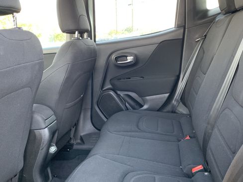 Used 2020 Jeep Renegade Latitude FWD image 32