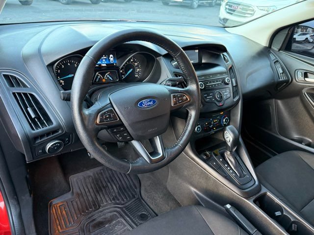 Used 2018 Ford Focus SE w/ Cold Weather Package FWD image 8