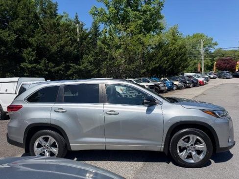 Used 2017 Toyota Highlander Limited AWD/4WD image 6