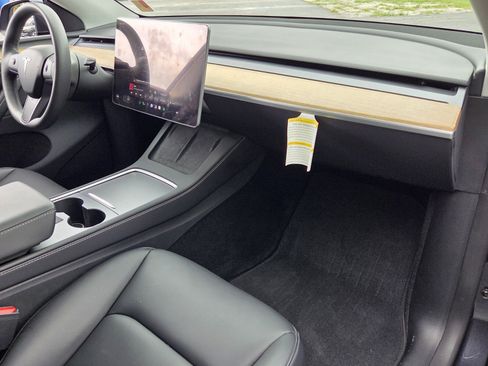 Used 2024 Tesla Model Y 2WD image 16