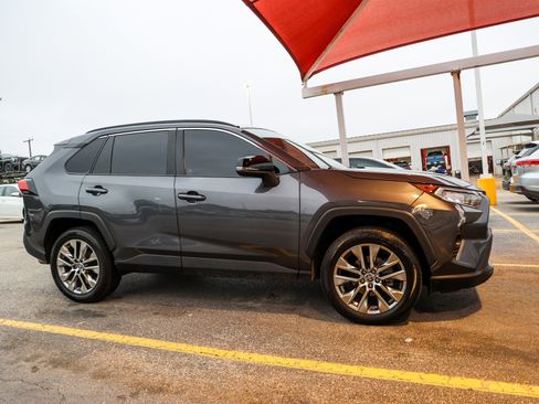 Used 2021 Toyota RAV4 XLE Premium FWD image 7