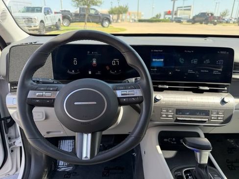 Used 2025 Hyundai Kona SEL FWD image 12