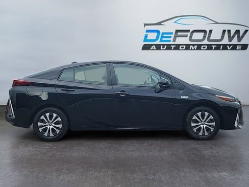 Used 2022 Toyota Prius Prime LE image 2