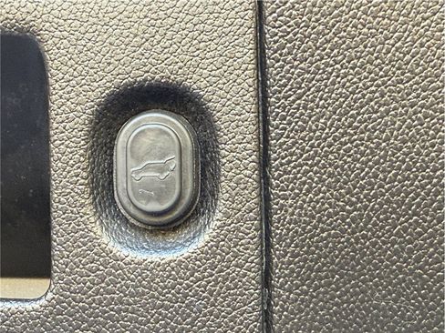 Used 2018 Chevrolet Suburban LT AWD/4WD image 16