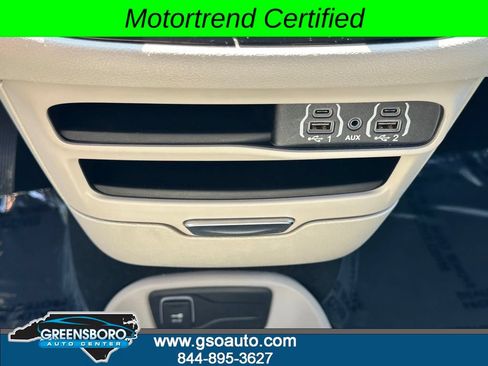 Used 2024 Chrysler Pacifica Touring-L FWD image 27