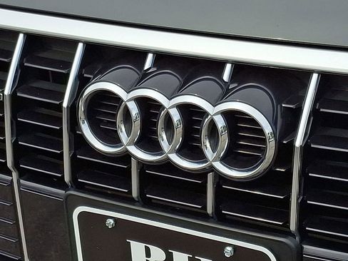 Used 2020 Audi Q3 2.0T Premium image 30