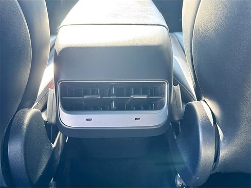 Used 2022 Tesla Model Y Long Range image 26