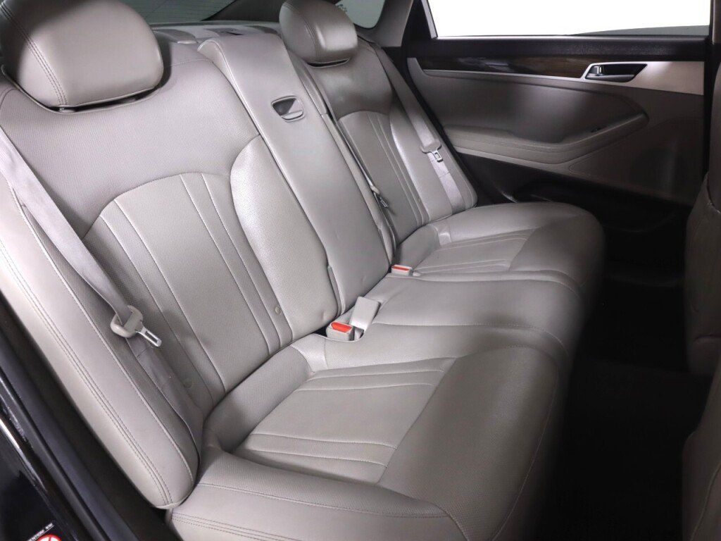 Used 2016 Hyundai Genesis 3.8 RWD image 36
