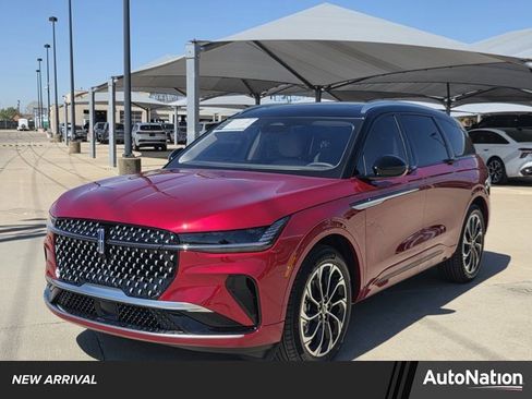 Used 2025 Lincoln Nautilus Reserve image 1