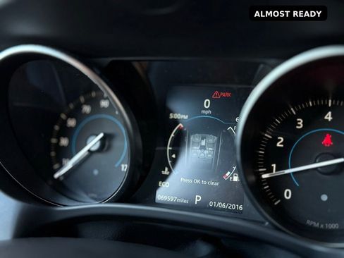 Used 2018 Jaguar F-PACE Premium image 23