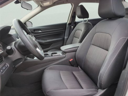 Used 2025 Nissan Altima 2.5 SV FWD image 14