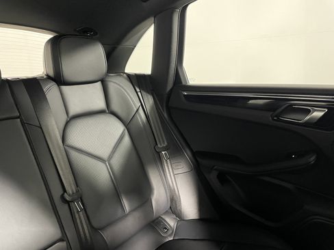 Used 2025 Porsche Macan image 17