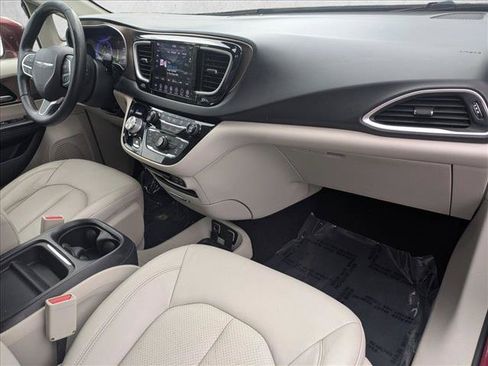 Used 2018 Chrysler Pacifica Touring-L w/ Advanced Safetytec Group FWD image 22