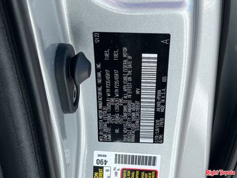 Certified 2024 Toyota Sienna XLE FWD image 36